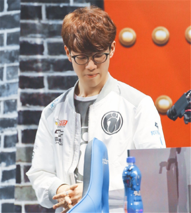 4396看起来越来越高！Tarzan盲僧一局只造成了885点伤害