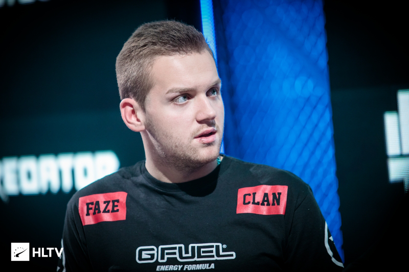 拳头国人画师潘诚伟PanDa更博，发布年度总结